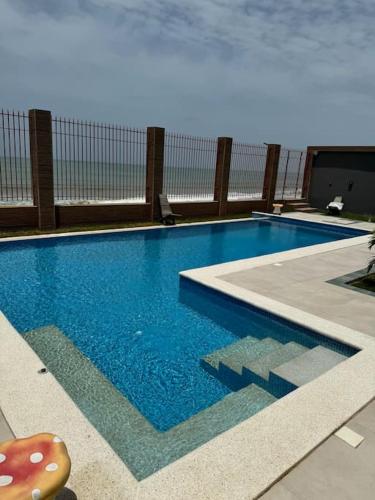Bazén v ubytování OceanView Ndayane - Villa de luxe avec vue sur mer et piscine nebo v jeho okolí