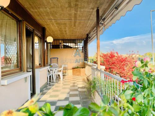 Μπαλκόνι ή βεράντα στο Platino Apt - Jacuzzi privata, Tre piscine, un Bar