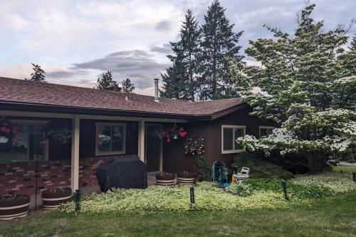 a small house with a yard with a yard at Spacious West Kelowna Home that is great for family, friends, or business trip! in West Kelowna
