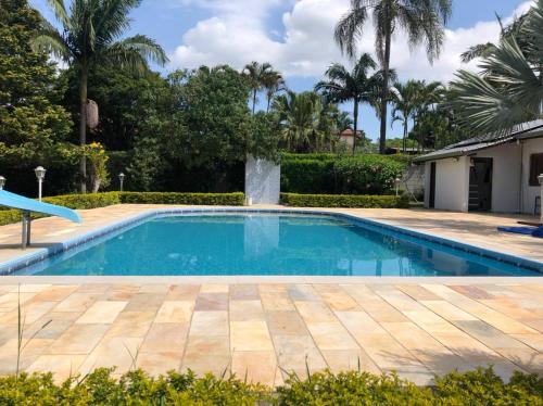 Bazén v ubytování Chácara 5 suítes e piscina em Cabreúva nebo v jeho okolí
