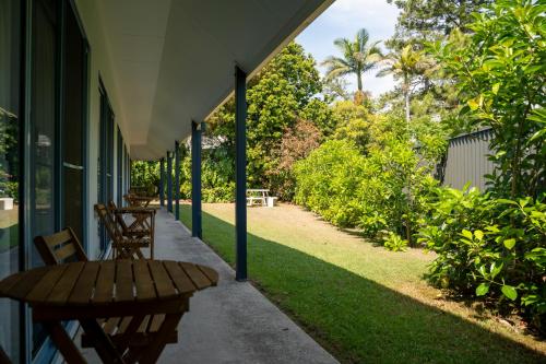 Un jardín fuera de Woolgoolga Coast Motel