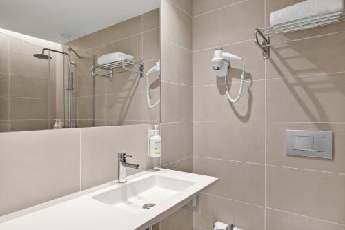 Ванная комната в B&B HOTEL Viana do Castelo