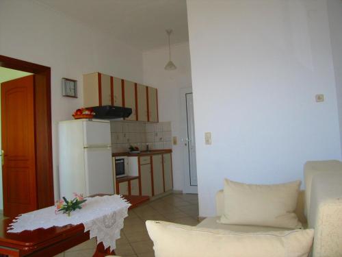 A kitchen or kitchenette at Spiros Studios