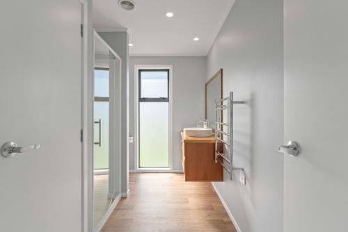 Ένα μπάνιο στο Lush Escape - Lake Taupo Holiday Home