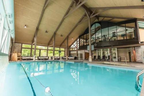 a large swimming pool in a large building at Country Retreat Horseshoe Valley in Shanty Bay