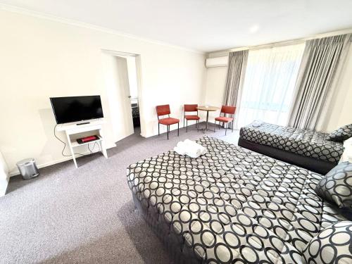 Μια τηλεόραση ή/και κέντρο ψυχαγωγίας στο Redgum Motel