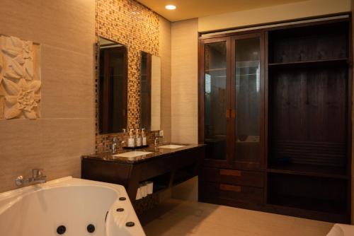 a bathroom with a bath tub and a sink at Bali Ula Villa in Nusa Dua