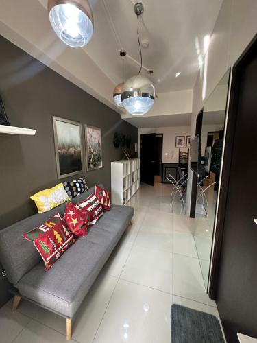 Posezení v ubytování Condo in BGC near Grand Hyatt