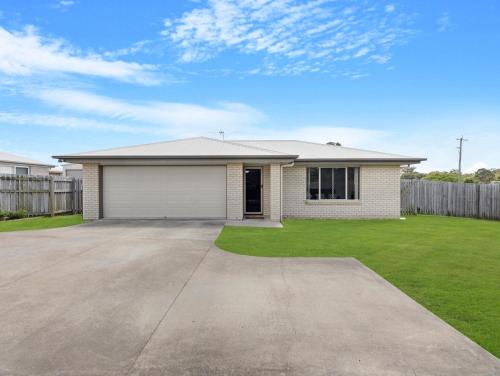 Φωτογραφία από το άλμπουμ του Spacious 4-Bed Home with Alfresco BBQ Area σε Kawungan