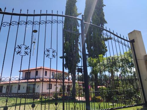 Taman di luar Cabaña Villa Mariana