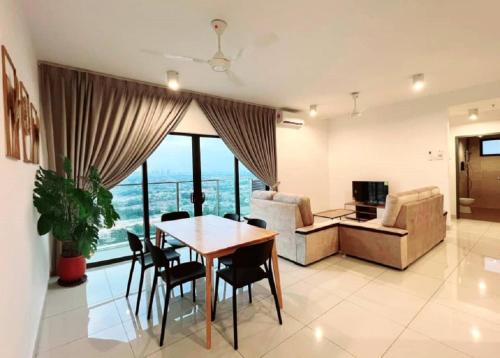 Μια τηλεόραση ή/και κέντρο ψυχαγωγίας στο Brand New Home! TaksvitHome Trio Aeon GM Port Klang
