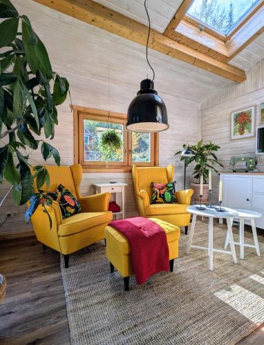 Istumisnurk majutusasutuses Wichtelhaisl Rittersgrün im Erzgebirge - Entspannen im fröhlichen Tiny House - umzäunter Naturgarten-Hunde willkommen-Ebike und Elektroauto laden