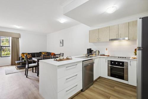 Η κουζίνα ή μικρή κουζίνα στο 3BR Oasis Townhouse in Northbridge
