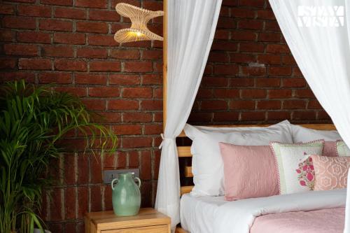 Χώρος καθιστικού στο StayVista at Whispering Arc with Private Pool & Free Breakfast