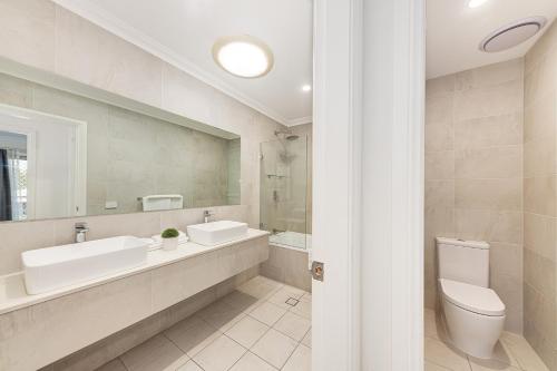 Bilik mandi di Littomore Suites Bathurst