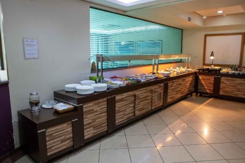 Comida en o cerca de este hotel