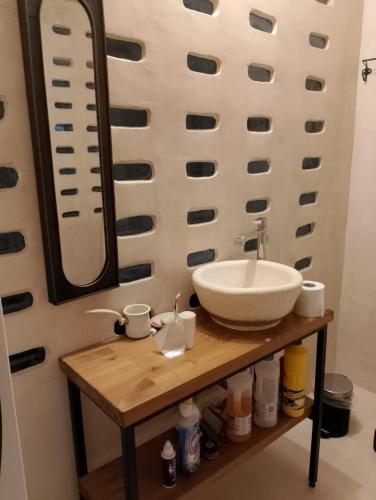 Ένα μπάνιο στο Handmade semi basement