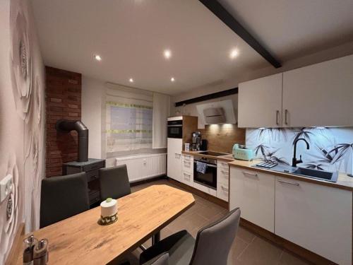 Kuchyň nebo kuchyňský kout v ubytování NEU! Ferienwohnung Hofblick