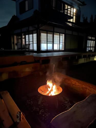 a fire pit in a courtyard at night at 九十九里 一棟貸 BBQ無料 ジャグジー サウナ 焚火 Re Base Shirako in Shirako