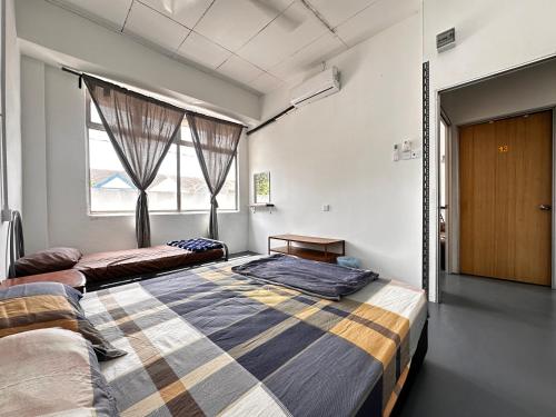 Voodi või voodid majutusasutuse Jiaxin Dormitory - Puteri Wangsa 家馨旅舍 toas