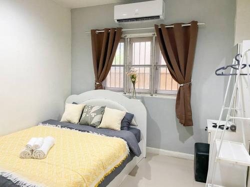 a bedroom with a bed and a window at Nearly City, full facilities in Chiang Mai