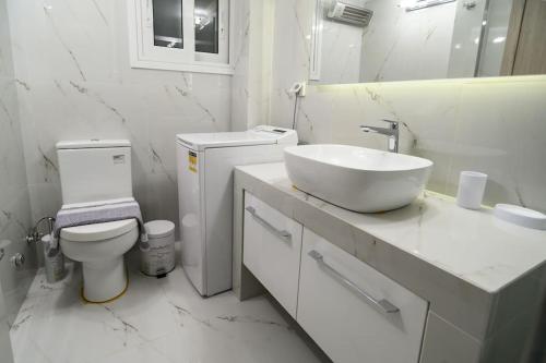 2BR Apartment next to the Metro station