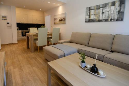 2BR Apartment next to the Metro station