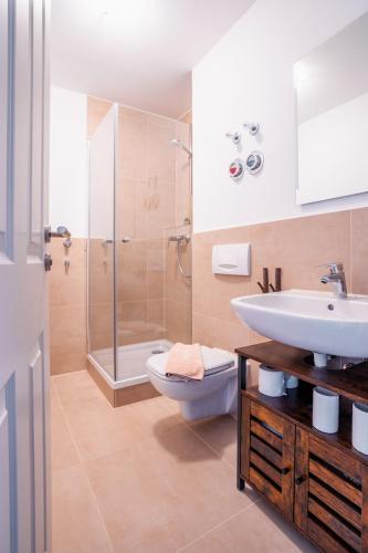 Bilik mandi di Apartment im Seepark