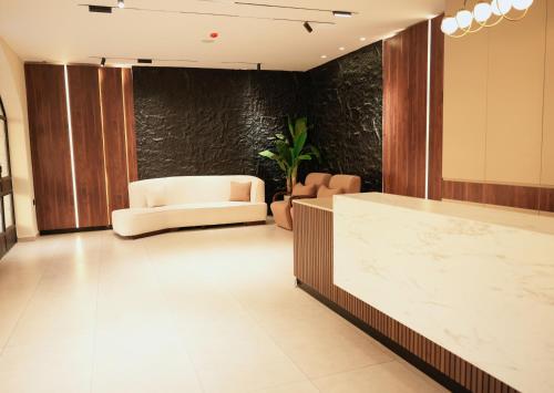 a lobby with a marble counter and a couch and chairs at Alqalah Restotel فندق ومطعم القلعة in Kerak