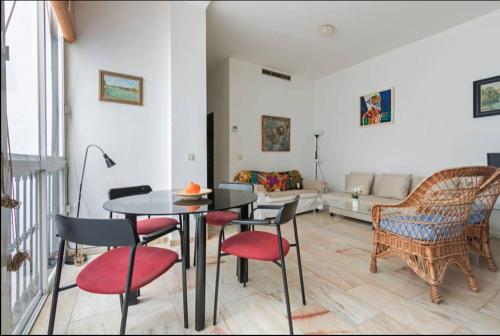Pavia Central Suite by Valcambre