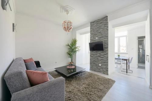 Bright Modern Apartment in Lisbon City Center with AC