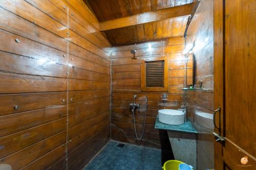 Ένα μπάνιο στο Timber Tide Beach Cottages By Green Concept