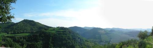 a view of a mountain with trees and mountains at Podere Quartarola in Modigliana