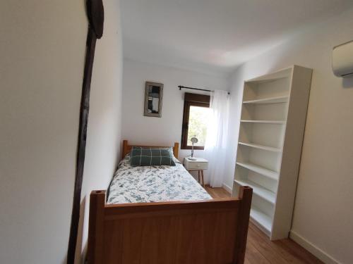 a bedroom with a bed and a book shelf at Solaz del Ambroz Hervas 1 in Hervás