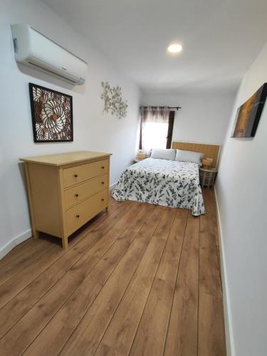 a bedroom with a bed and a wooden floor at Solaz del Ambroz Hervas 1 in Hervás