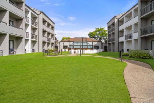 a grassy area in the courtyard of a apartment building at Courtyard by Marriott Detroit Livonia in Livonia