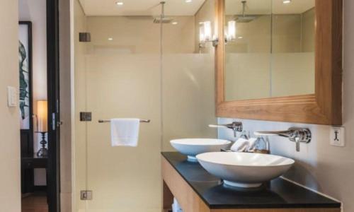 Koupelna v ubytování Anantara Mai Khao Phuket Villas