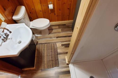 Gallery image of Quiet 2 Bedroom Bass Cabin In The Trees in Kabetogama