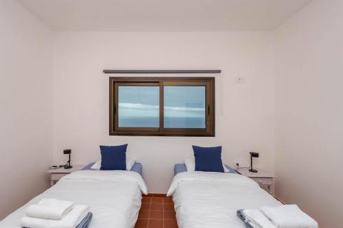 Postel nebo postele na pokoji v ubytování Lightbooking Villa Charco Azul Frontera