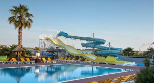 a water slide at a resort with a swimming pool at Joli Bungalow 464 pour 4-6 pers Camping Siblu Lac des Rêves Lattes in Pérols