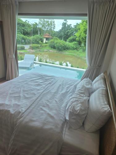 Katil atau katil-katil dalam bilik di Kitiyara Lakeside Pool Villa