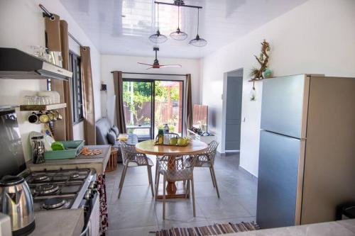 Dapur atau dapur kecil di Torea House