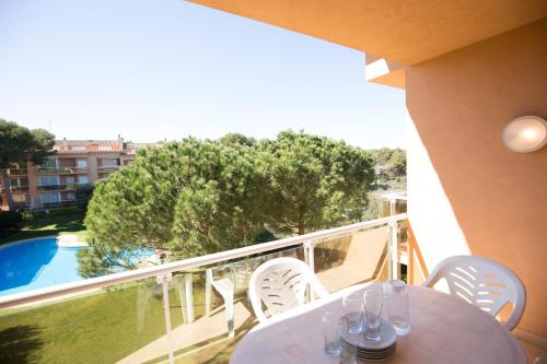 Bazén v ubytování Apartaments Sa Guilla nebo v jeho okolí