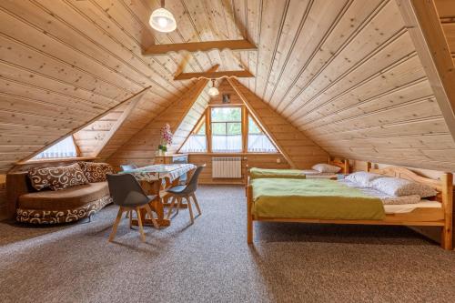 Giường trong phòng chung tại Galicówka Pokoje Gościnne