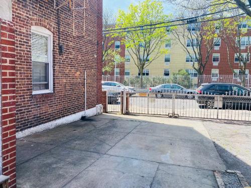 Gallery image of NYC Cozy Private Bedroom with Free Parking & Near Subway - Business & Tourists in Van Nest