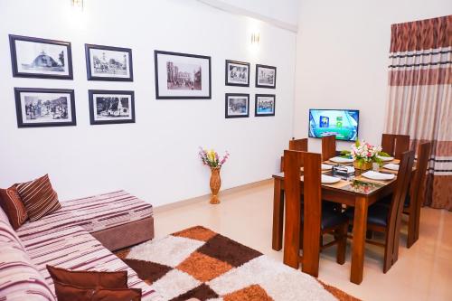 TV a/nebo společenská místnost v ubytování Square One HEIGHTS- Kiribathgoda Kelaniya
