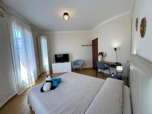 a bedroom with a teddy bear sitting on a bed at Acogedoras habitaciones en Valencia in Barcelona