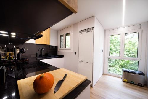 an orange sitting on a cutting board in a kitchen at Piso Andorra Arinsal in Arinsal