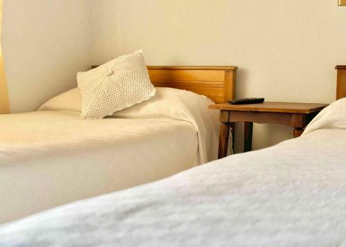 Ein Bett oder Betten in einem Zimmer der Unterkunft Hotel Montecarlo Pichilemu