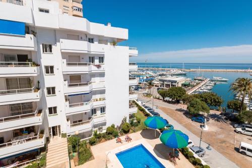 New flat with outdoor pools in Puerto de Estepona - ground floor